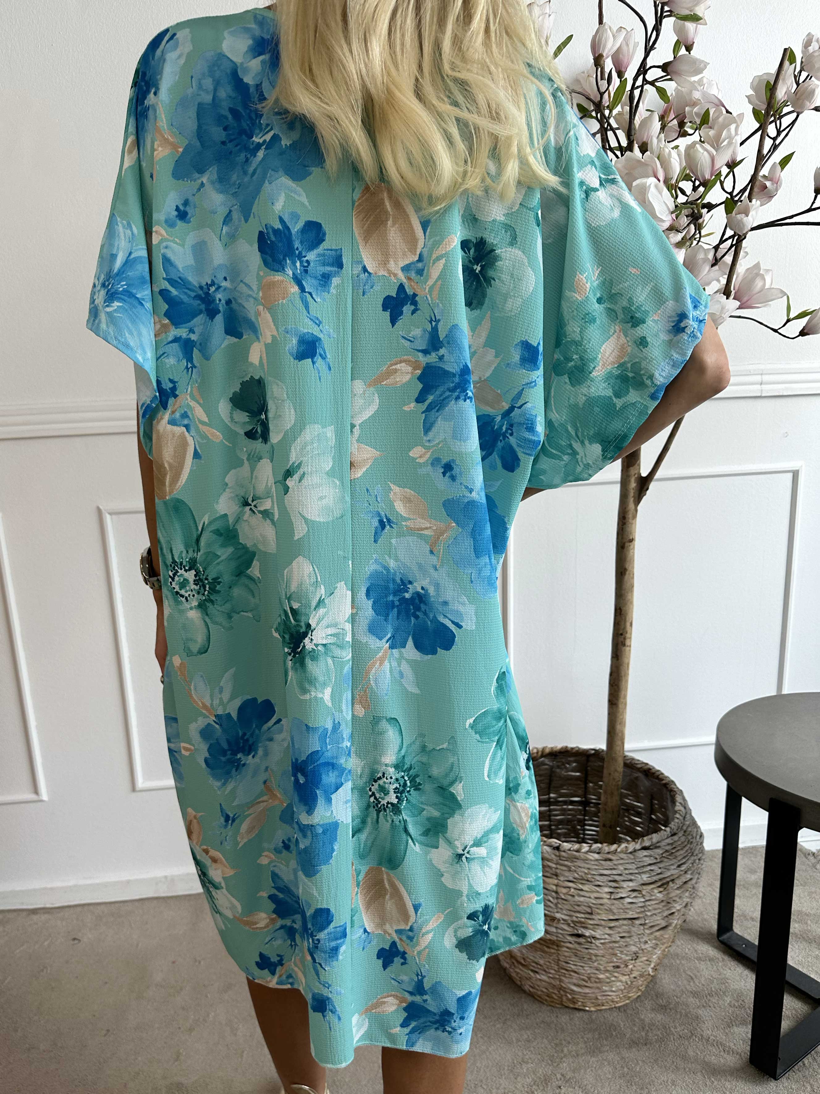 Mallie - Blommönstrad skjortklänning med v-ringning